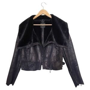 NWOT. bebe Cropped Faux leather Biker Jacket with Shearling-Effect Lining. Small